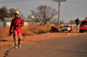 1245739063_afrique_du_sud_fin_de_la_greve_dans_les_mines_