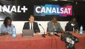 Le-directeur-Gabon-Canal-Afrique-Alexandre-Cohen-et-ses-partenaires-la-boutique-Satellite-Satelis-et-Sogadiph