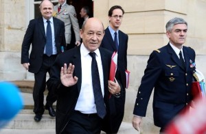 le-ministre-francais-de-la-defense-jean-yves-le-drian-le-10-_1384277