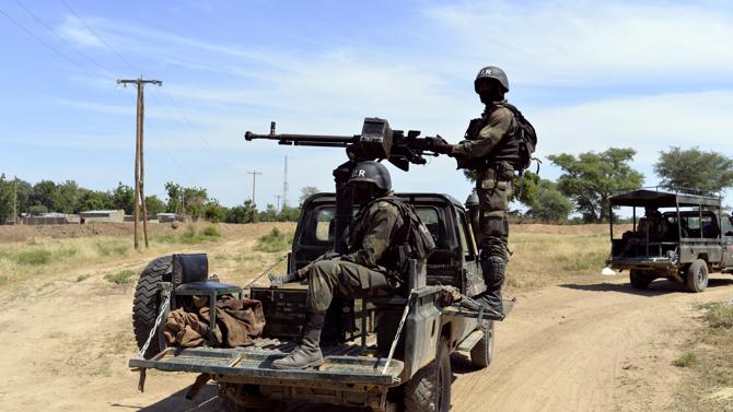 Cameroonian-soldiers-patrol